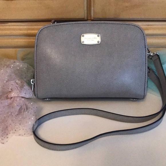 New Michael Kors Crossbody Bag Pebble Gray NWOT - Picture 1 of 16